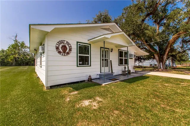 $299,000 | 26820 Highway 42, Springfield, LA 70462