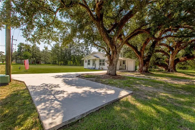 $299,000 | 26820 Highway 42, Springfield, LA 70462