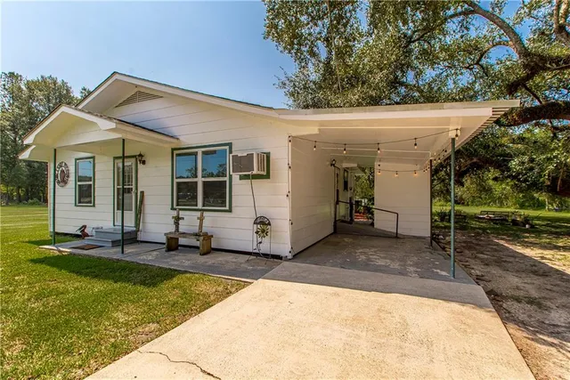 $299,000 | 26820 Highway 42, Springfield, LA 70462