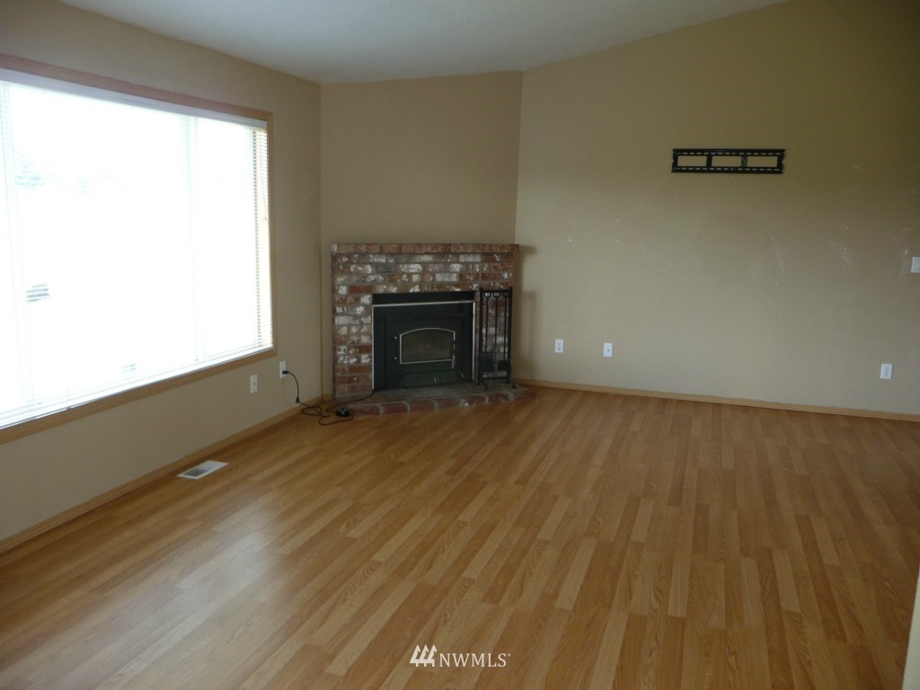 9206 Applegate Loop Southwest Rochester, WA 98579 - Photo 4 of 8