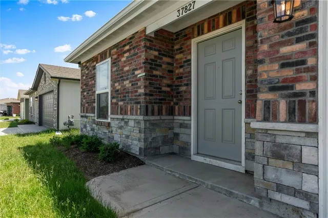 $319,990 | 37841 West 208th Terrace, Edgerton, KS 66021