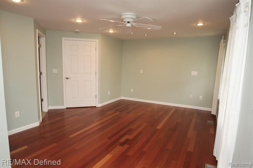 943 Downhill Lane Rochester Hills, MI 48307 - Photo 23 of 43