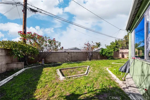 a front view of house with yard