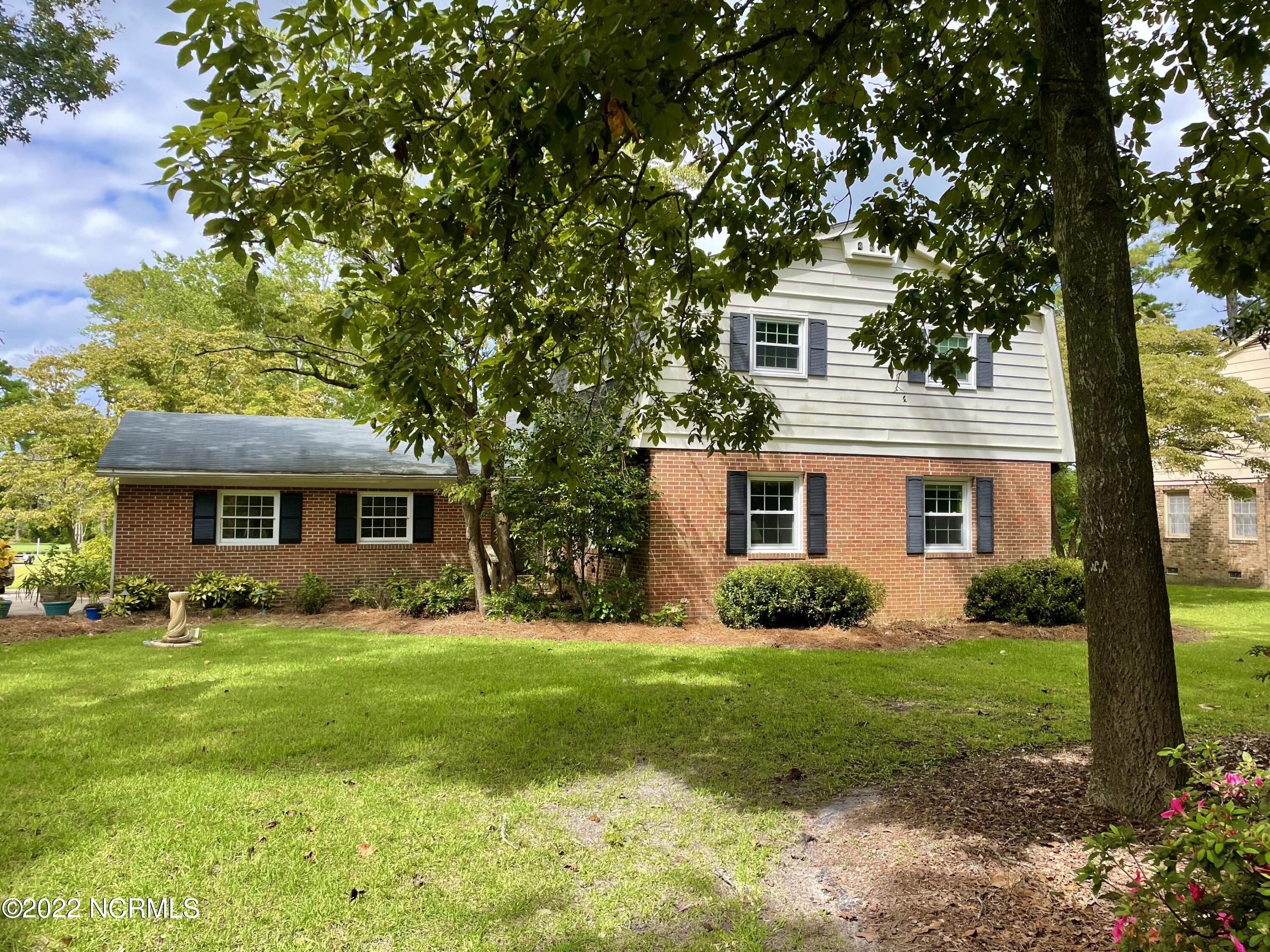3300 Country Club Road Morehead City, NC 28557 - Photo 1 of 30 Exterior