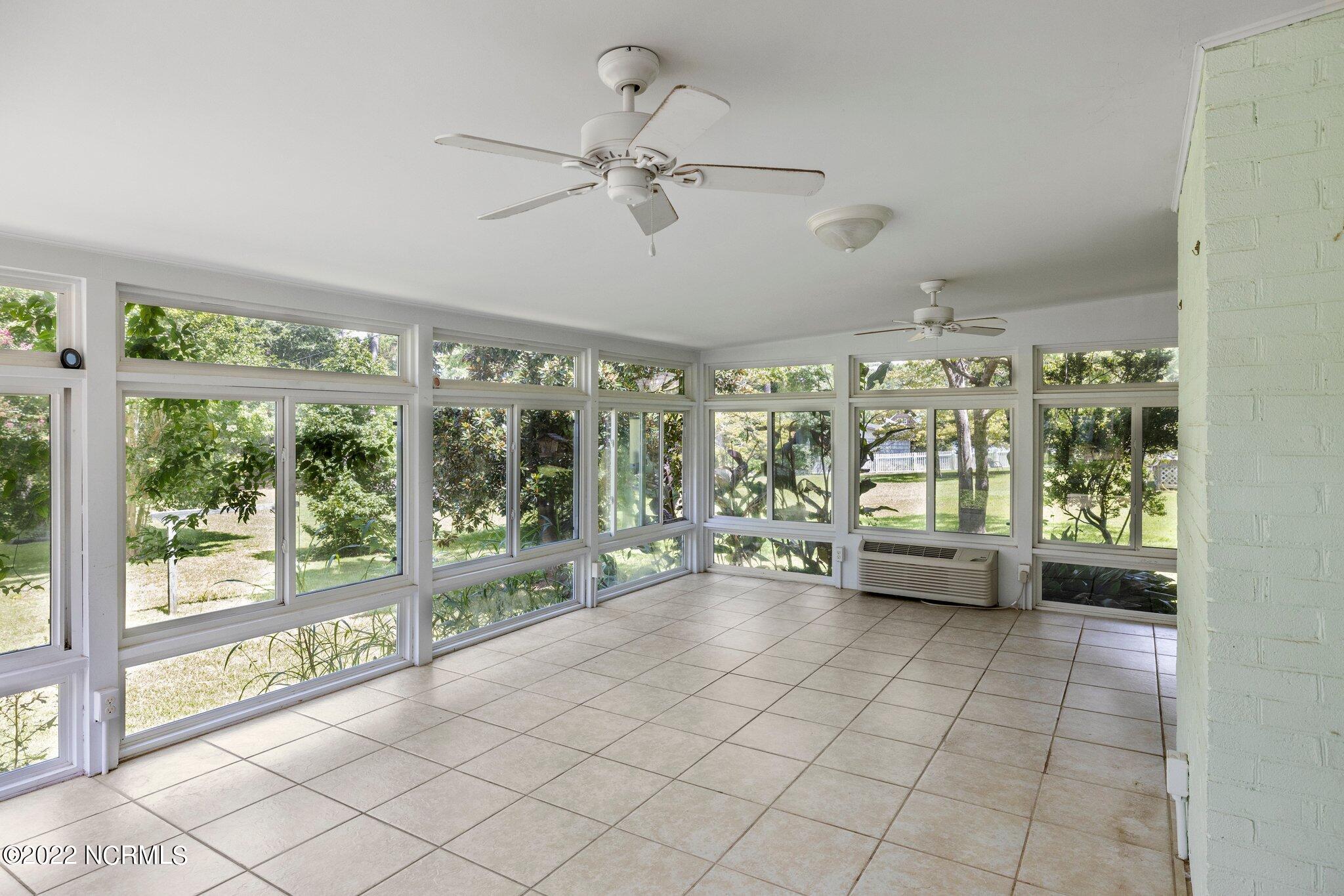 3300 Country Club Road Morehead City, NC 28557 - Photo 7 of 30 Sunroom