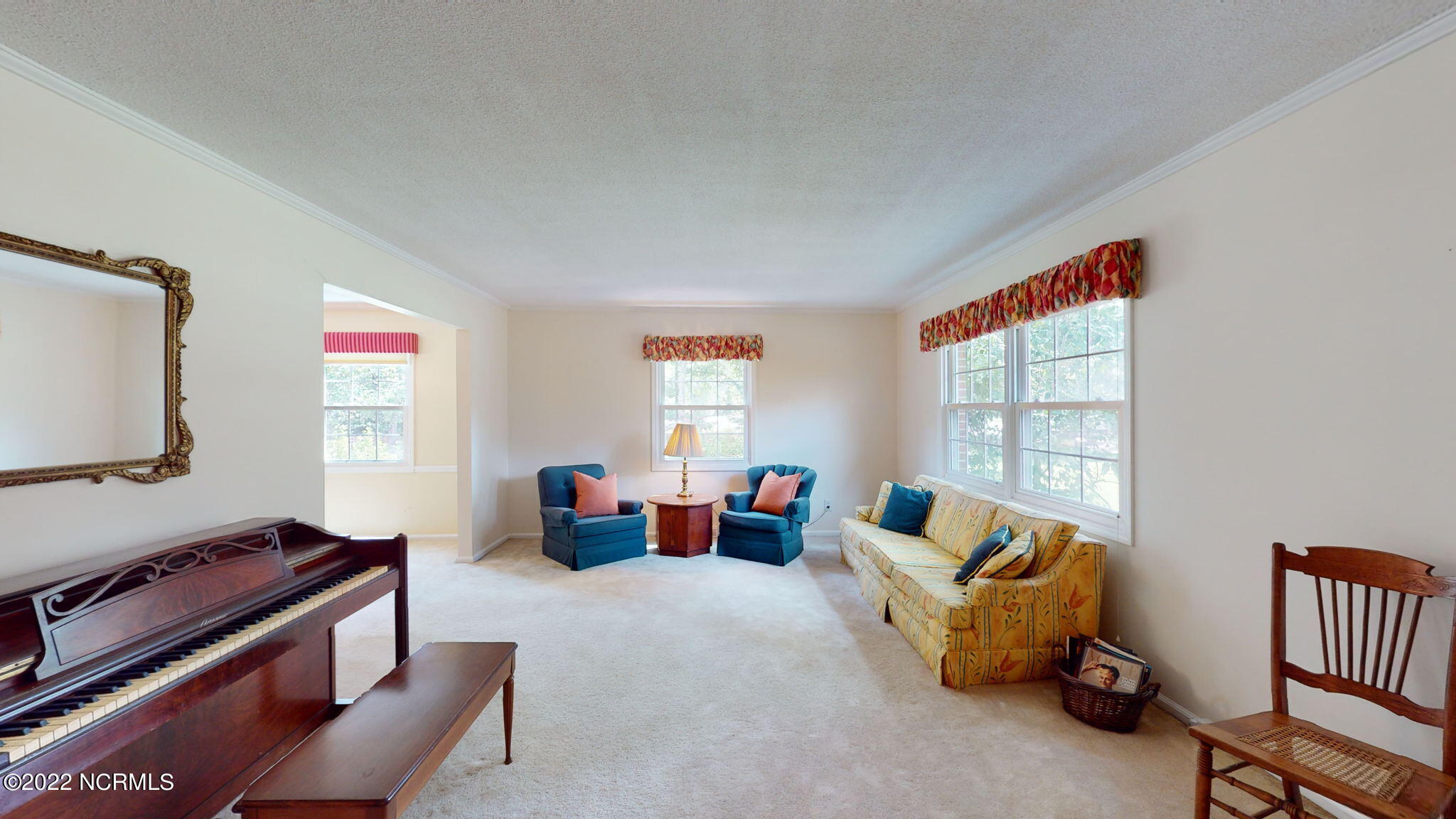 3300 Country Club Road Morehead City, NC 28557 - Photo 9 of 30 Living Room