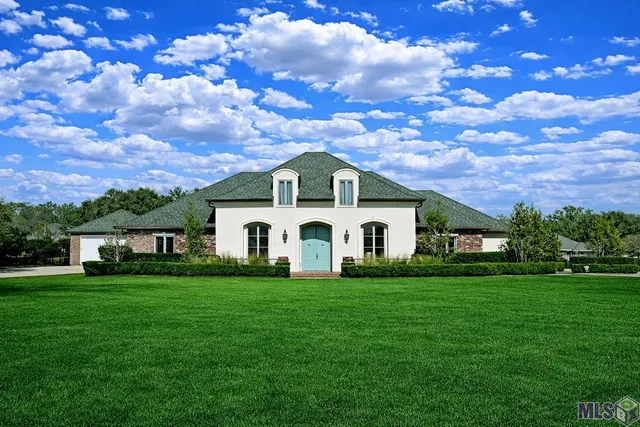 $825,000 | 371 Myrtle Grove Drive, Houma, LA 70360