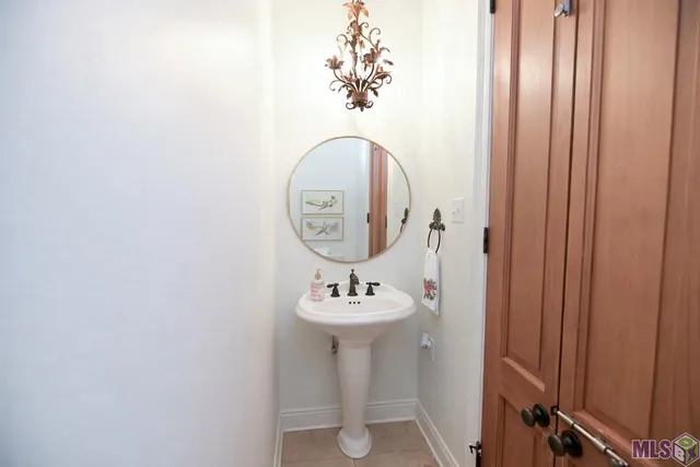 $825,000 | 371 Myrtle Grove Drive, Houma, LA 70360