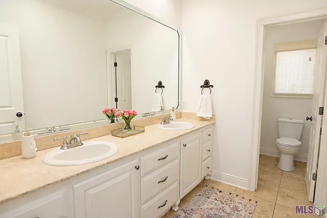 $825,000 | 371 Myrtle Grove Drive, Houma, LA 70360