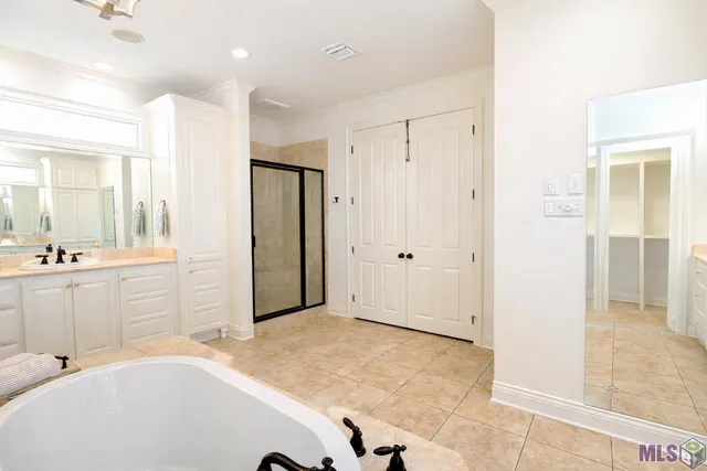 $825,000 | 371 Myrtle Grove Drive, Houma, LA 70360