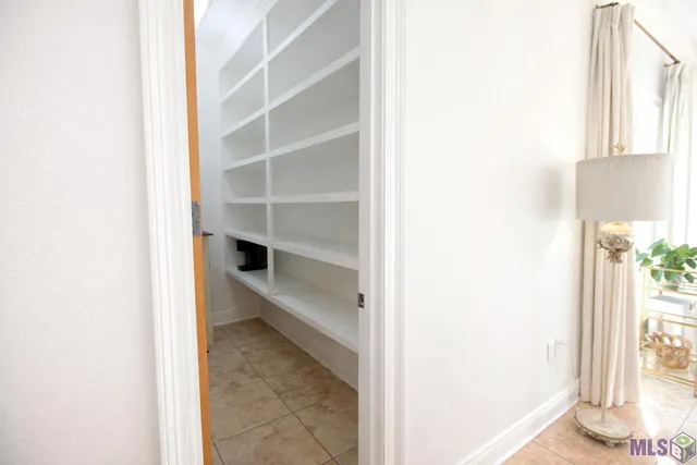 $825,000 | 371 Myrtle Grove Drive, Houma, LA 70360