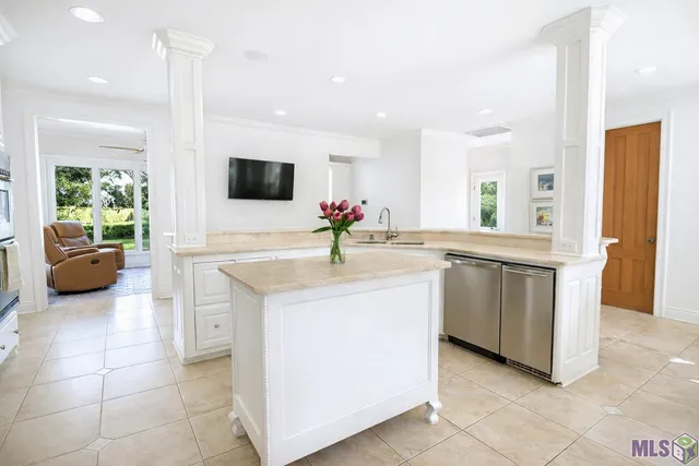 $825,000 | 371 Myrtle Grove Drive, Houma, LA 70360