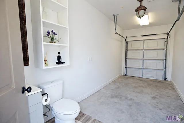 $825,000 | 371 Myrtle Grove Drive, Houma, LA 70360