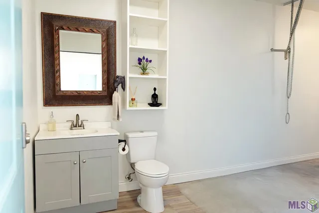 $825,000 | 371 Myrtle Grove Drive, Houma, LA 70360