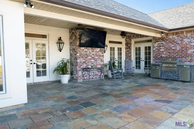 $825,000 | 371 Myrtle Grove Drive, Houma, LA 70360