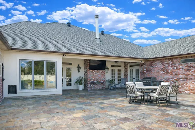 $825,000 | 371 Myrtle Grove Drive, Houma, LA 70360