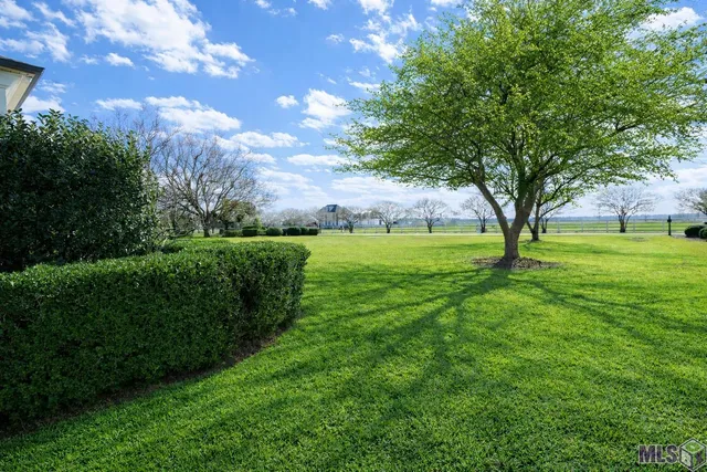 $825,000 | 371 Myrtle Grove Drive, Houma, LA 70360