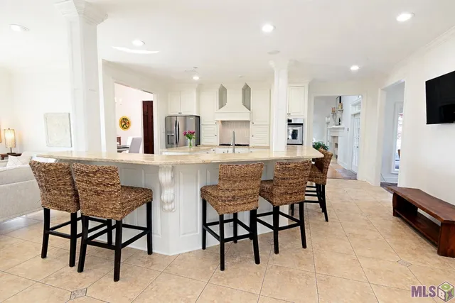 $825,000 | 371 Myrtle Grove Drive, Houma, LA 70360