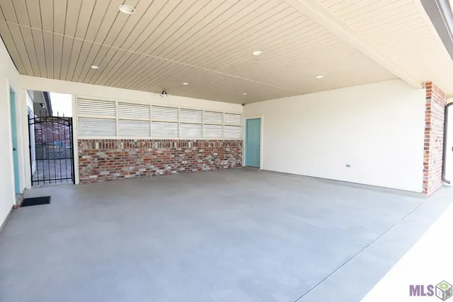 $825,000 | 371 Myrtle Grove Drive, Houma, LA 70360