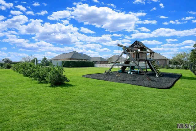 $825,000 | 371 Myrtle Grove Drive, Houma, LA 70360