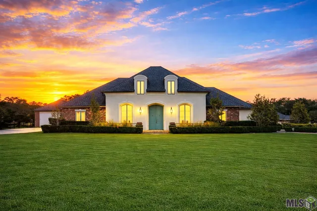 $825,000 | 371 Myrtle Grove Drive, Houma, LA 70360