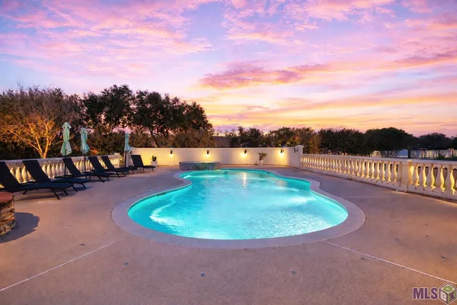 $825,000 | 371 Myrtle Grove Drive, Houma, LA 70360