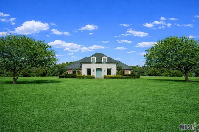 $825,000 | 371 Myrtle Grove Drive, Houma, LA 70360