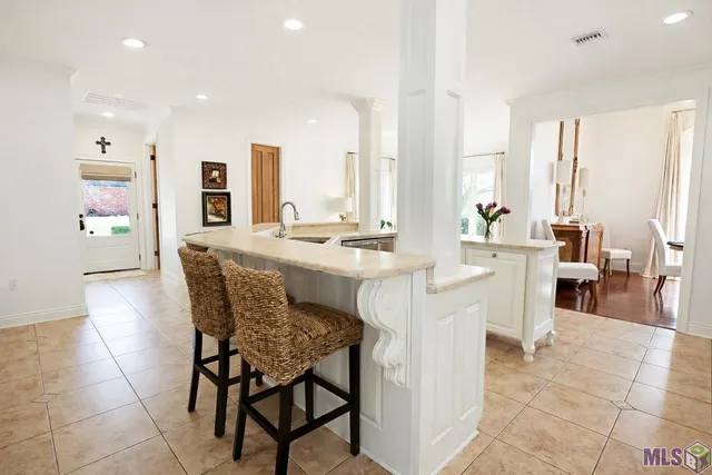 $825,000 | 371 Myrtle Grove Drive, Houma, LA 70360