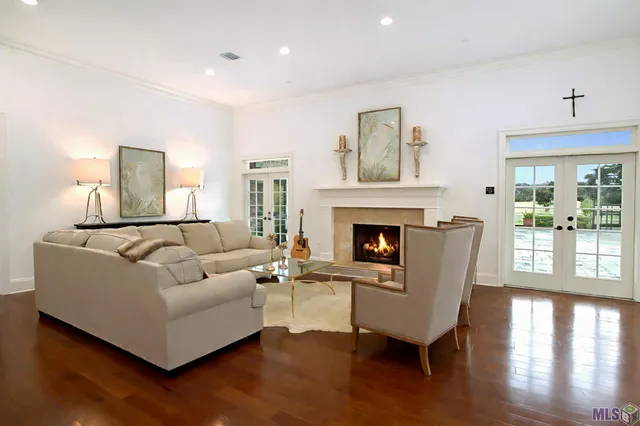 $825,000 | 371 Myrtle Grove Drive, Houma, LA 70360