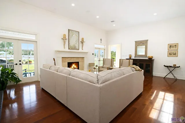 $825,000 | 371 Myrtle Grove Drive, Houma, LA 70360