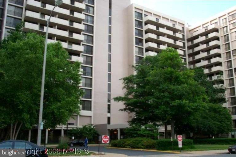 4141 North Henderson Road, Unit 601 Arlington, VA 22203 - Photo 1 of 24 Exterior (Main)