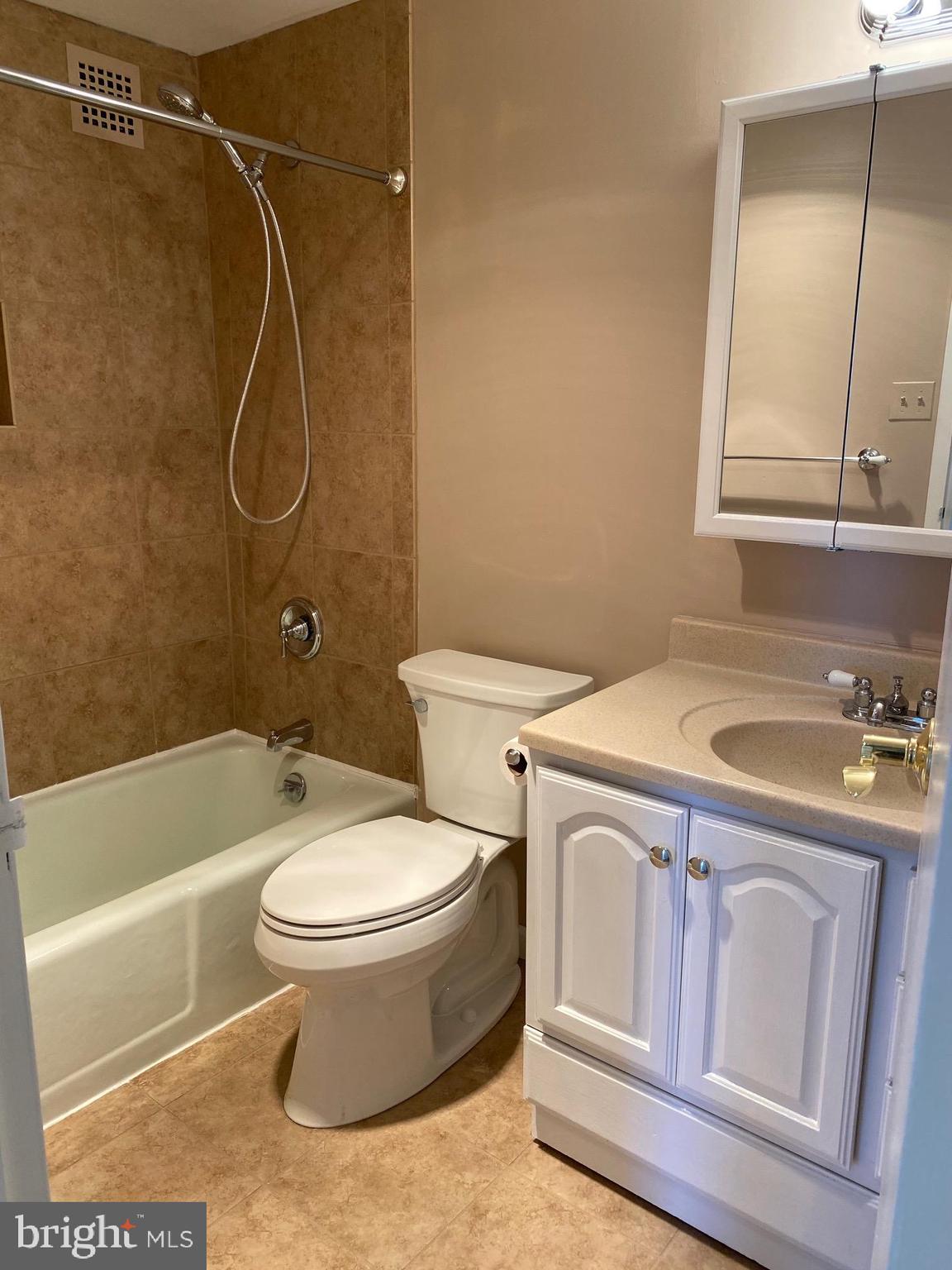 4141 North Henderson Road, Unit 601 Arlington, VA 22203 - Photo 7 of 24 Full bath