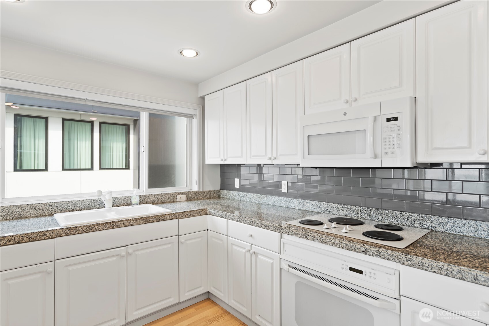 601 West Mercer Place, Unit 401 Seattle, WA 98119 - Photo 12 of 25