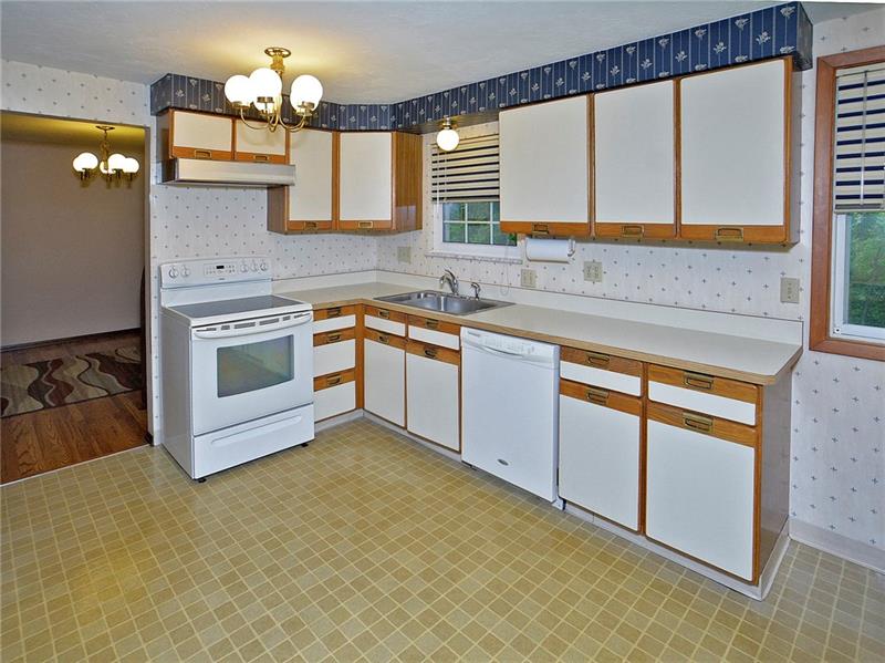 911 Harvard Road Monroeville, PA 15146 - Photo 3 of 25 Gallery Image 3