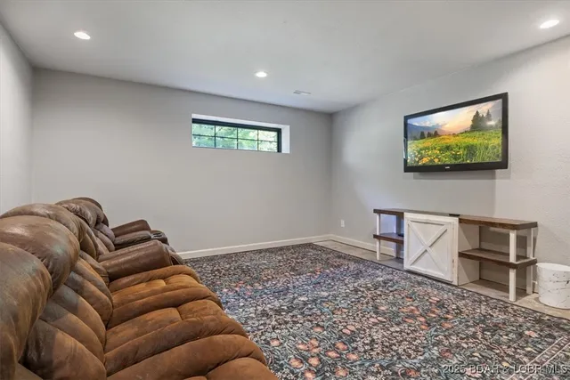 $479,000 | 105 Oak Hill Road, Eldon, MO 65026