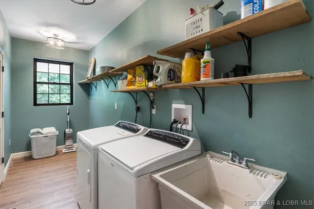 $479,000 | 105 Oak Hill Road, Eldon, MO 65026