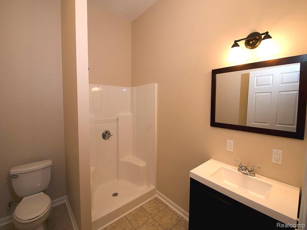 9247 Crockett Farm Road South Lyon, MI 48178 - Photo 37 of 50 37 studio bath.jpg