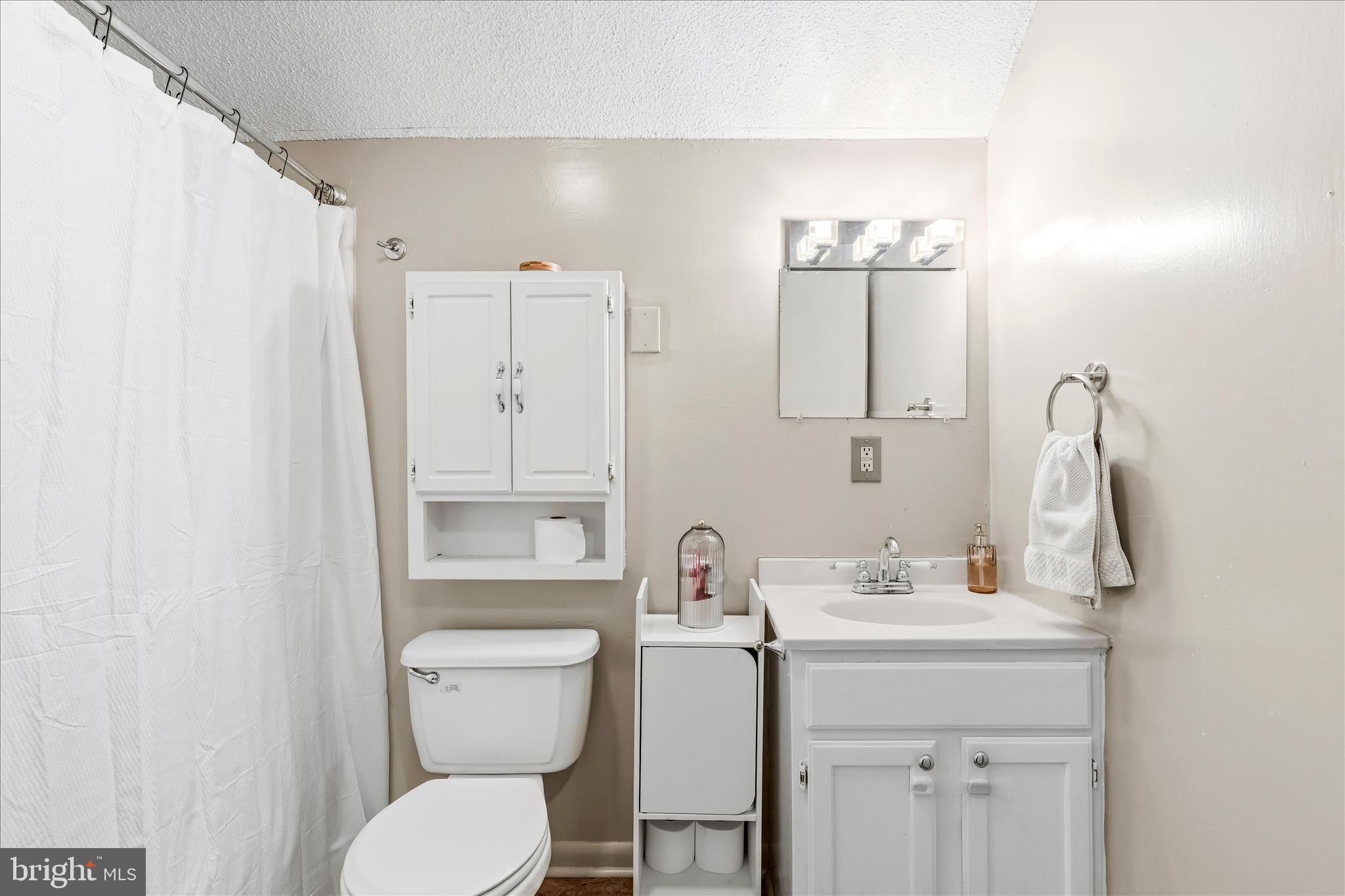 1373 Lost Road Martinsburg, WV 25403 - Photo 33 of 65 1373 Lost Rd-035