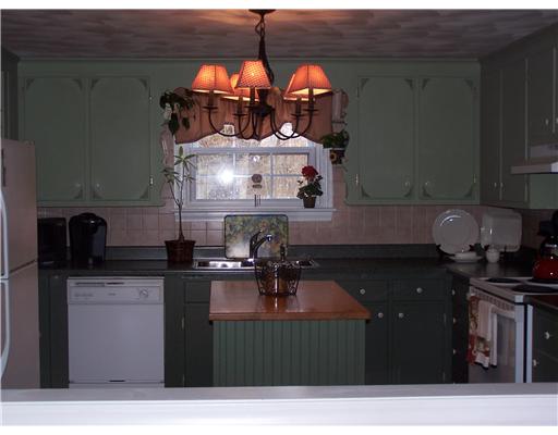71 Greylock Road Bristol, RI 02809 - Photo 3 of 11 Kitchen.