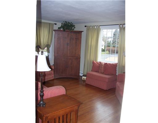 71 Greylock Road Bristol, RI 02809 - Photo 5 of 11 Living Room.
