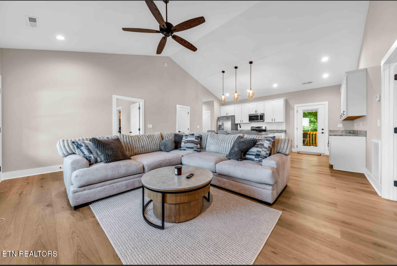 254 Clear Creek Road Kodak, TN 37764 - Photo 12 of 26 Wide open Living room