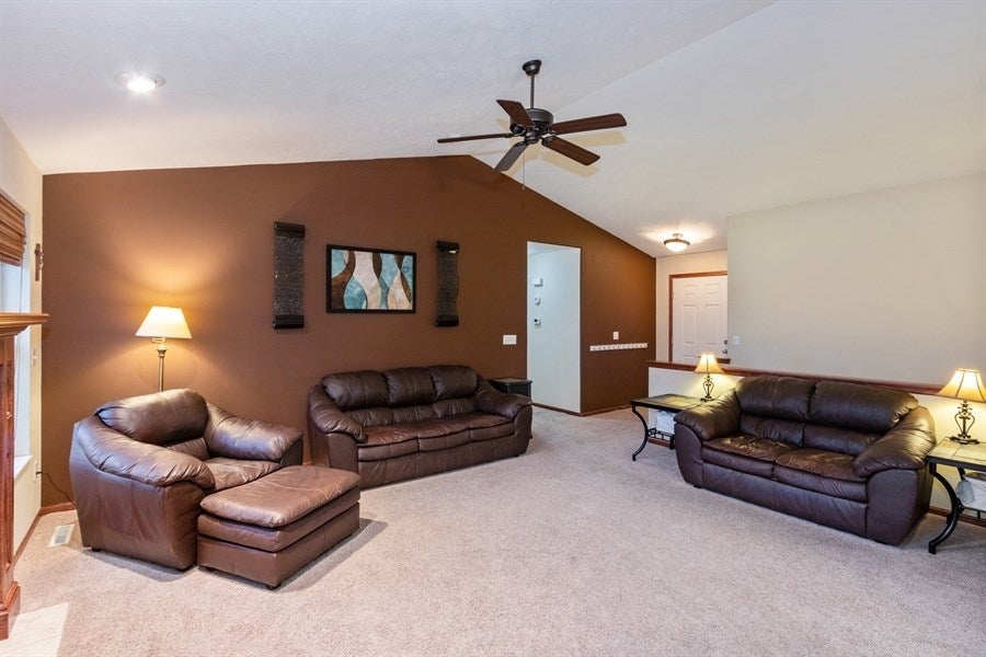 802 Wood Lily Road Solon, IA 52333 - Photo 4 of 32 Gallery Image 4