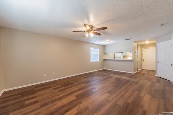 $1,100 | 554 Dukeway, Unit 1, Universal City, TX 78148