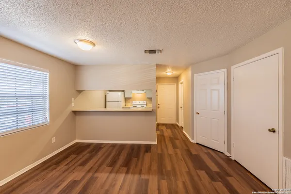 $1,100 | 554 Dukeway, Unit 1, Universal City, TX 78148