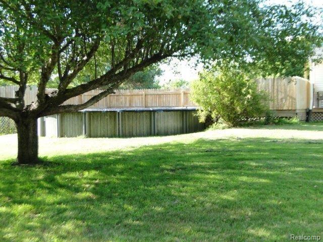 5439 Lippincott Road Lapeer, MI 48446 - Photo 30 of 35 Pool Rear