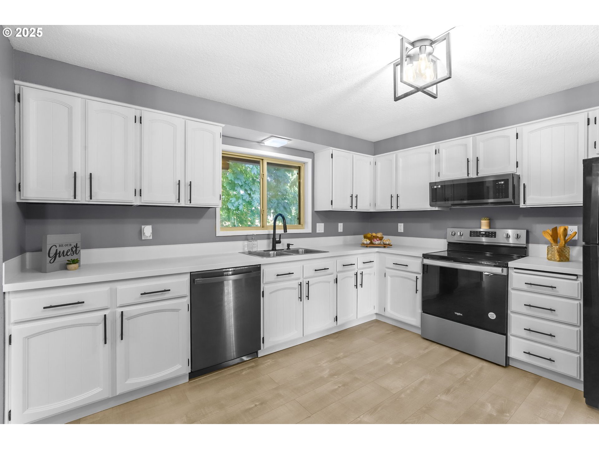 3820 Southwest 3rd Street Gresham, OR 97030 - Photo 12 of 48 Kitchen
