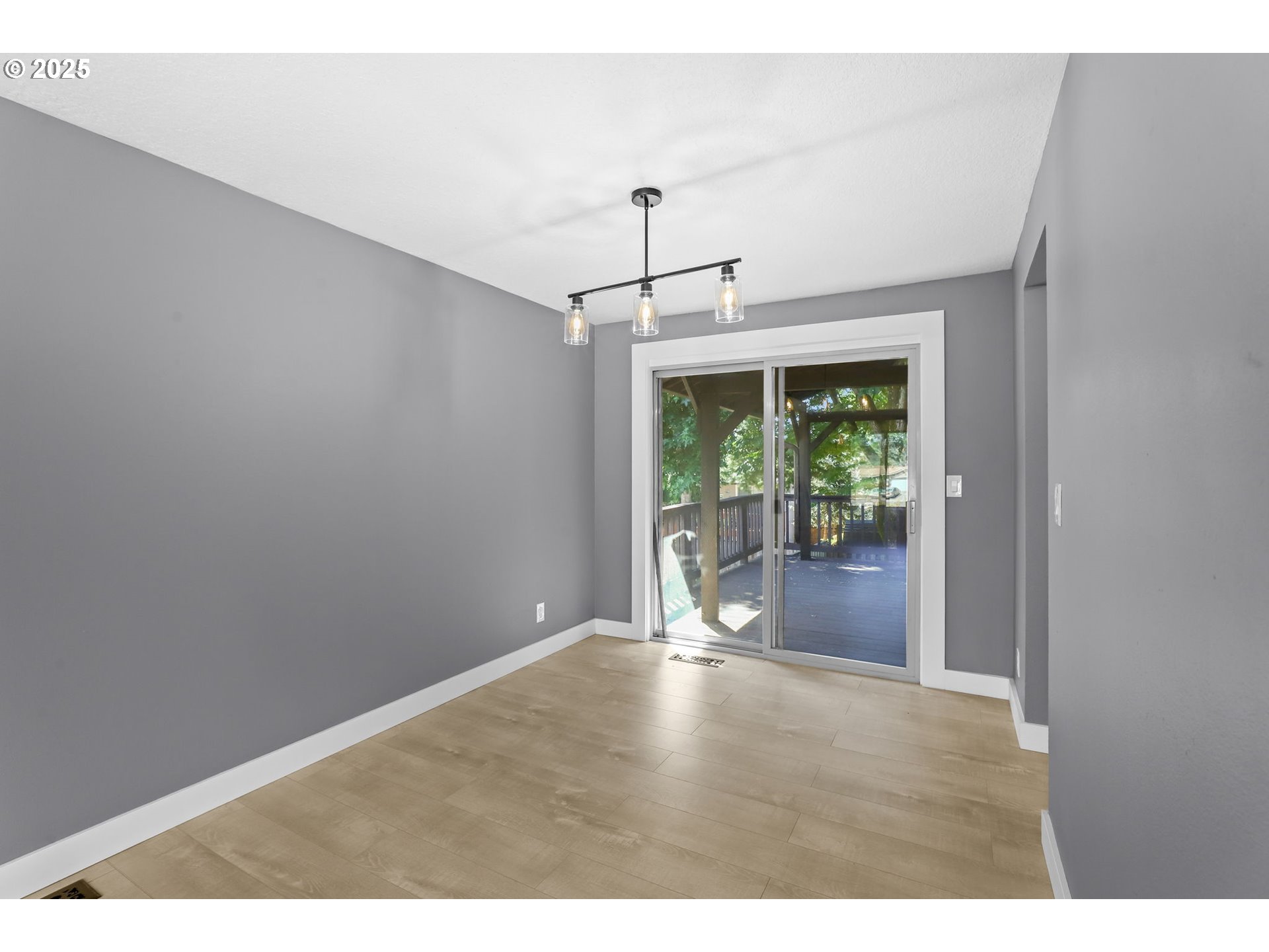 3820 Southwest 3rd Street Gresham, OR 97030 - Photo 14 of 48 Dining Room