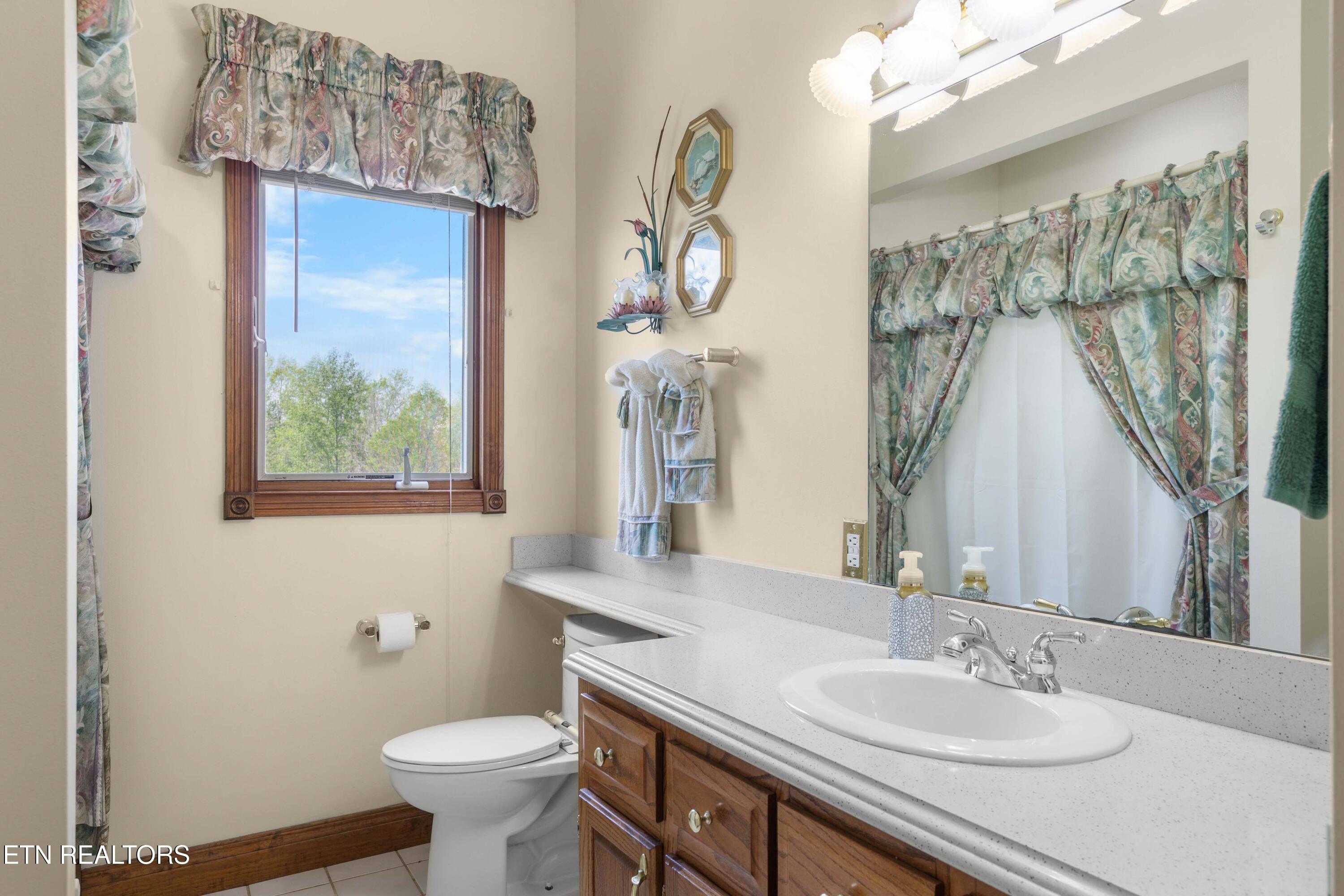 300 Lowe Road Huntsville, TN 37756 - Photo 32 of 60 030A1687
