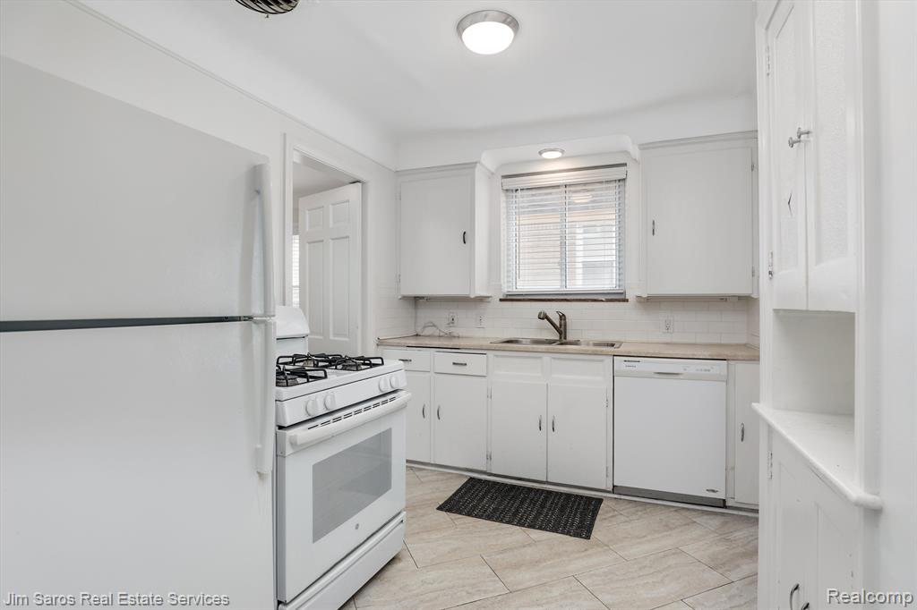 1159 Nottingham Road Grosse Pointe Park, MI 48230 - Photo 7 of 21