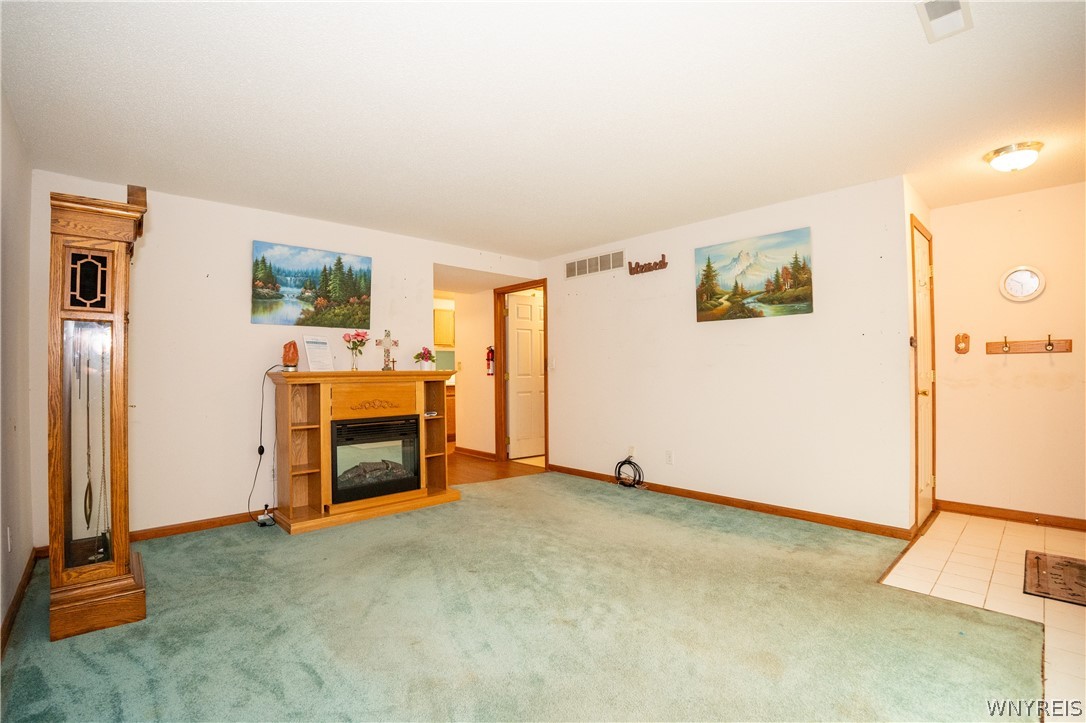 7 Sunmist Square Amherst, NY 14228 - Photo 6 of 25 Living room